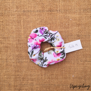 chouchou Lou fleuri, fabriqué à partir de tissu recyclé