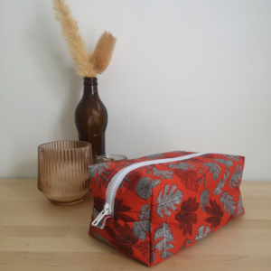 grande trousse carrée de voyage fait main proche de La Rochelle